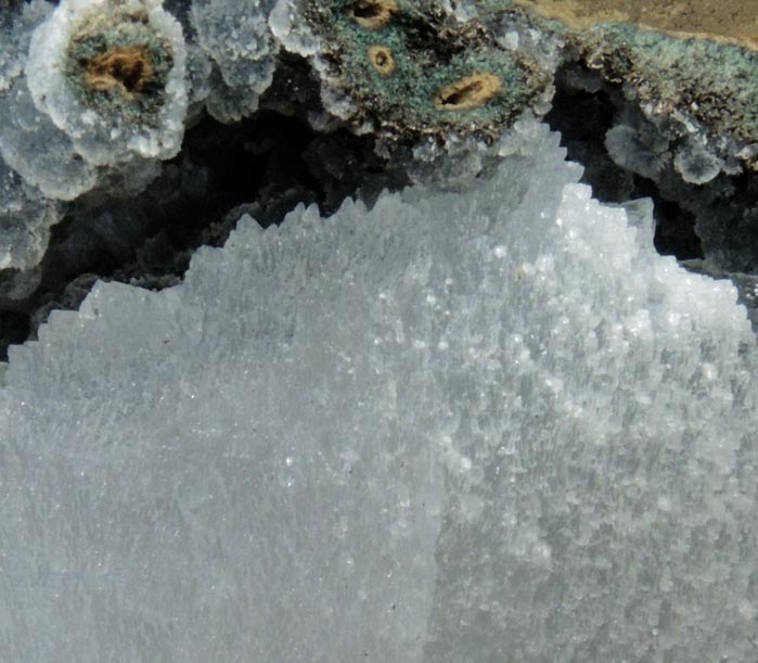 Epistilbite and Stellerite on Quartz var. Chalcedony from Jalgaon, Maharashtra, India