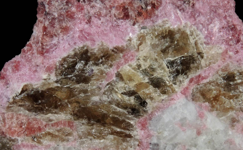 Vlasovite in Eudialyte from Kipawa Complex, Villedieu Township, Qubec, Canada