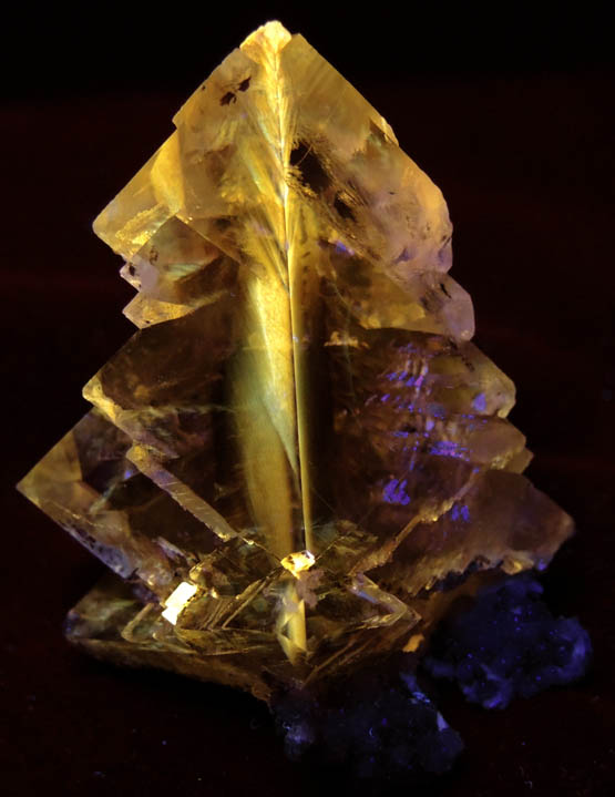 Calcite (twinned crystals) from Ambariomiambana, Sambava District, Antsiranana Province, Madagascar