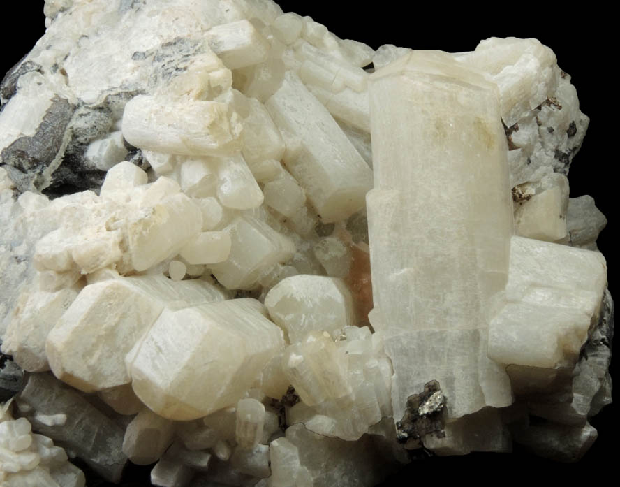 Scapolite from Bear Lake, Litchfield, Québec, Canada