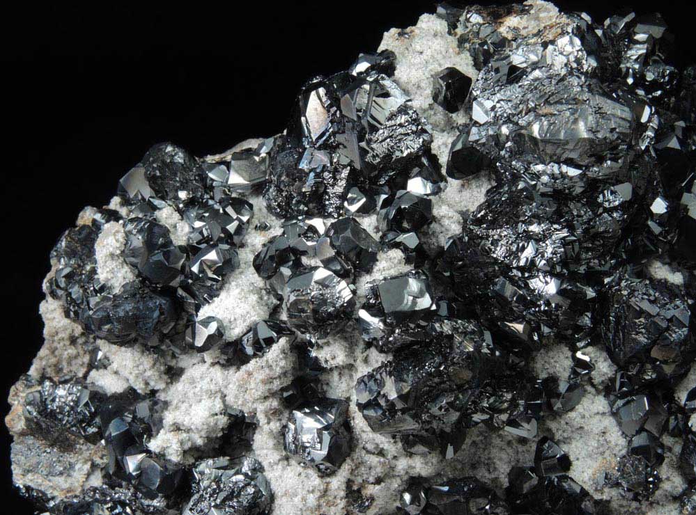 Sphalerite (Spinel Law-twinned) over Quartz from Smallcleugh Mine, Nenthead, Alston Moor, Cumbria, England