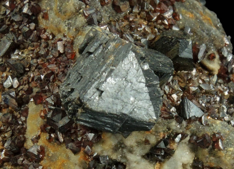 Sphalerite (Spinel-Law twinned crystals) from Viburnum Trend, Reynolds County, Missouri