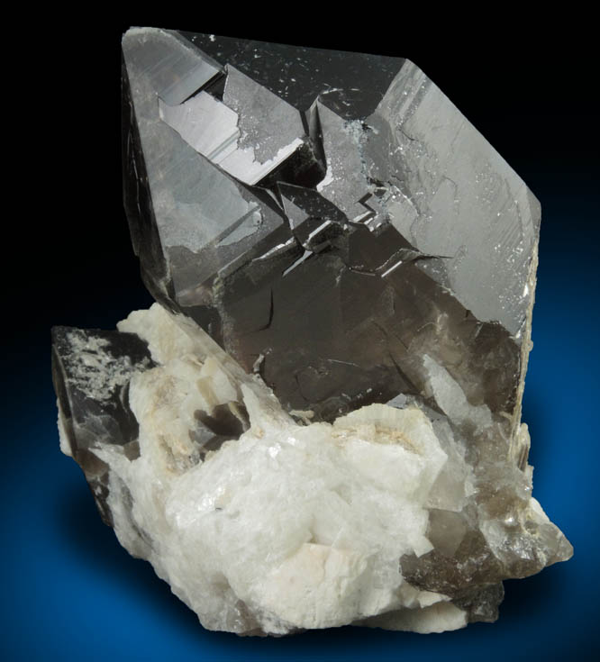 Quartz var. Smoky Quartz (Dauphin Law Twin) from Moat Mountain, west of North Conway, Carroll County, New Hampshire