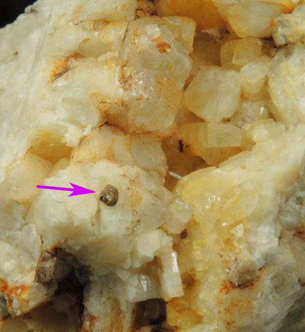 Microlite on Albite from Strickland Quarry, Collins Hill, Portland, Middlesex County, Connecticut