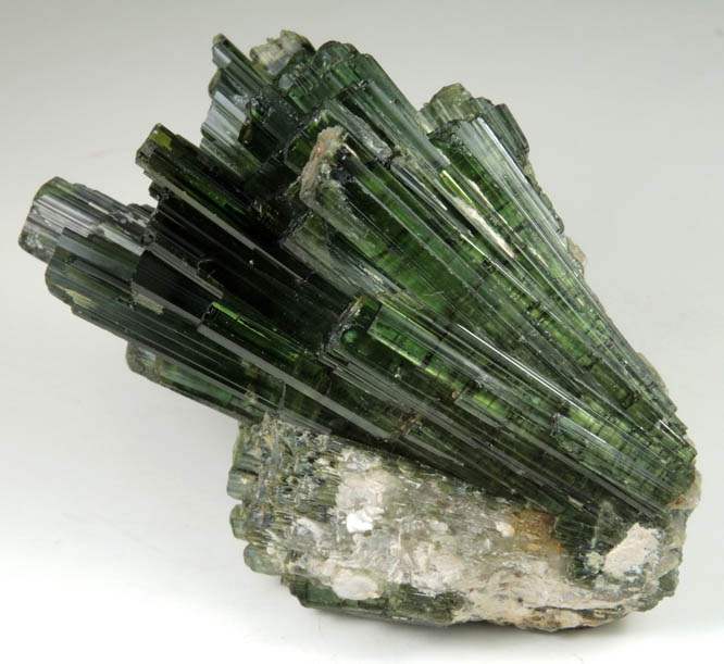 Elbaite Tourmaline from Cruzeiro Mine, Santa Maria do Suacui, Minas Gerais, Brazil