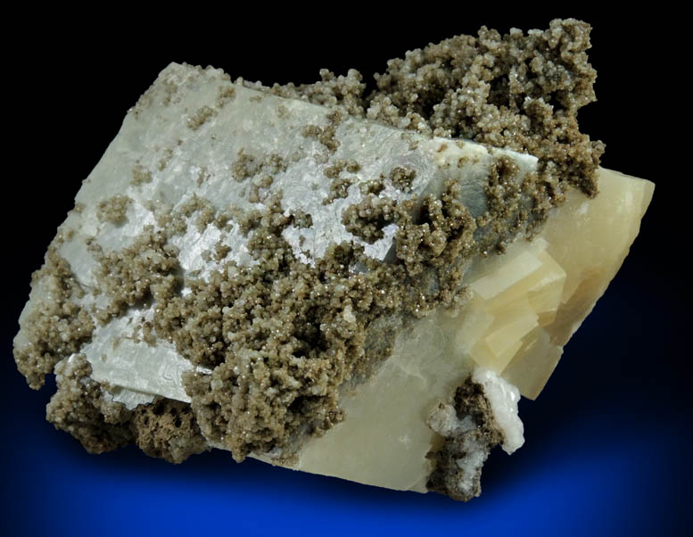 Calcite with Analcime from Gopher Valley Quarry, 16 km southwest of McMinnville, Yamhill County, Oregon