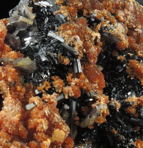 Hutchinsonite, Orpiment and Barite on Pyrite from Quiruvilca District, Santiago de Chuco Province, La Libertad Department, Peru