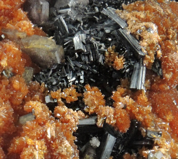 Hutchinsonite, Orpiment and Barite on Pyrite from Quiruvilca District, Santiago de Chuco Province, La Libertad Department, Peru