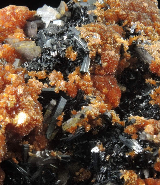 Hutchinsonite, Orpiment and Barite on Pyrite from Quiruvilca District, Santiago de Chuco Province, La Libertad Department, Peru