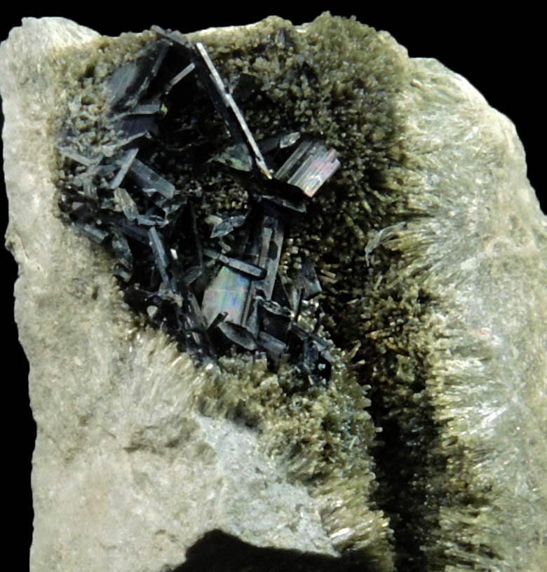 Johannsenite with Manganbabingtonite from Iron Cap Mine, Aravaipa District, Graham County, Arizona