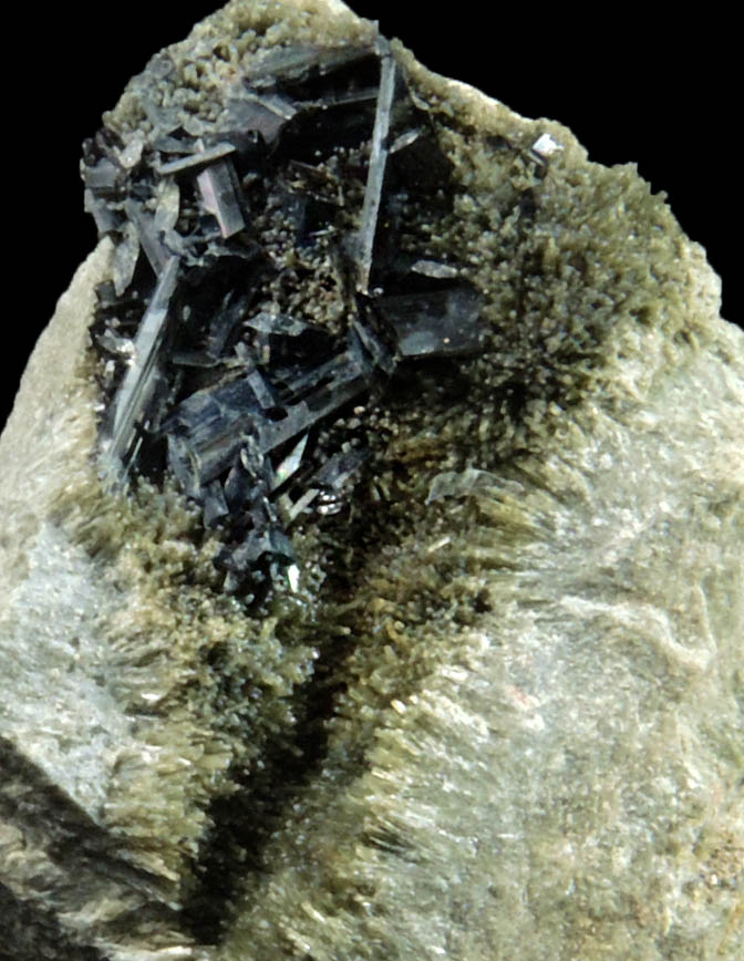 Johannsenite with Manganbabingtonite from Iron Cap Mine, Aravaipa District, Graham County, Arizona