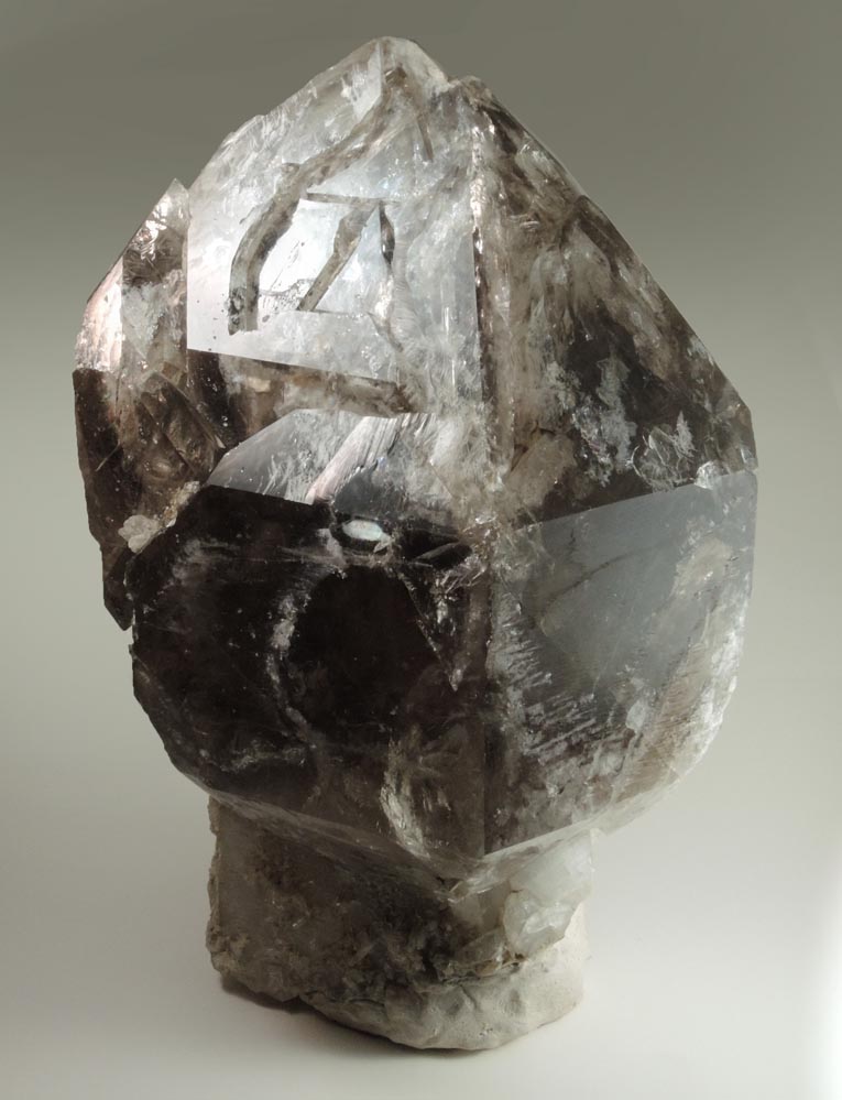 Quartz var. Smoky Quartz (scepter-shaped crystal) from (Mount Rubbellite Quarry? Hibbs Quarry?), Hebron, Oxford County, Maine