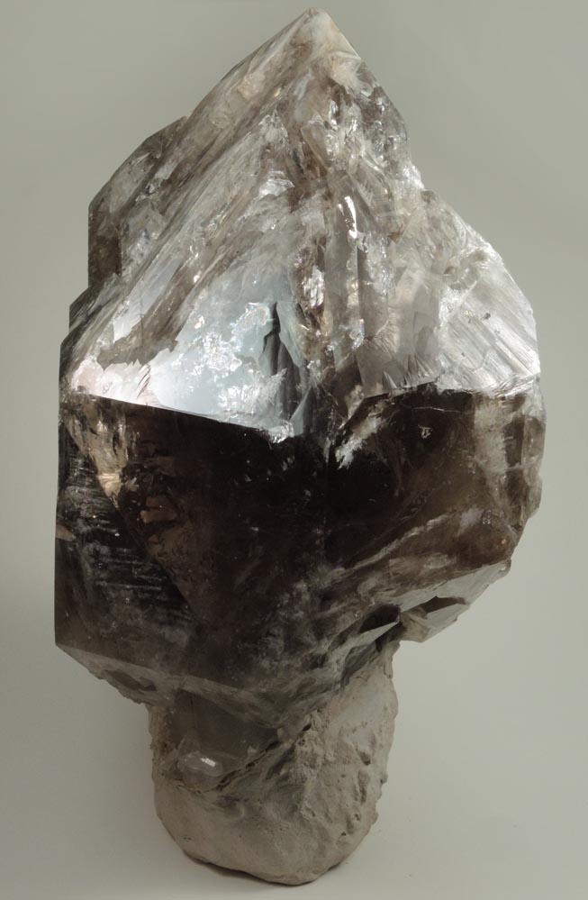 Quartz var. Smoky Quartz (scepter-shaped crystal) from (Mount Rubbellite Quarry? Hibbs Quarry?), Hebron, Oxford County, Maine