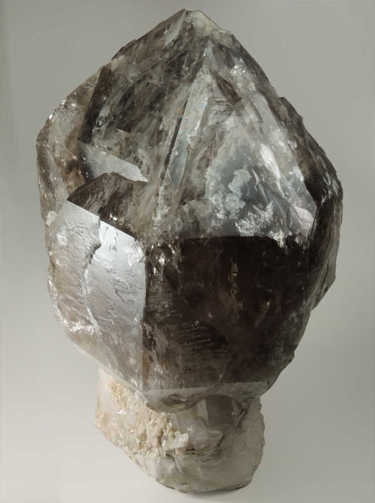 Quartz var. Smoky Quartz (scepter-shaped crystal) from (Mount Rubbellite Quarry? Hibbs Quarry?), Hebron, Oxford County, Maine