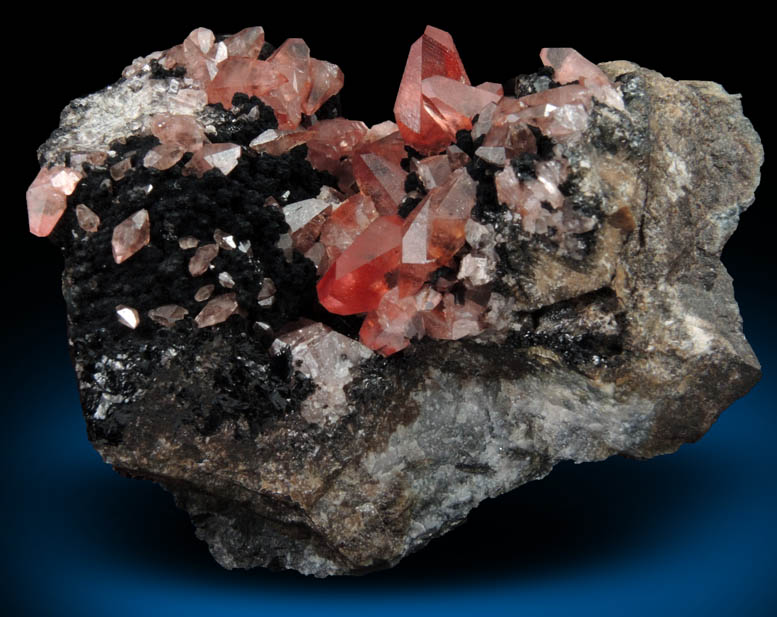 Rhodochrosite and Mn-oxides on Quartz from Uchucchaqua Mine, Oyon Province, Lima Department, Peru