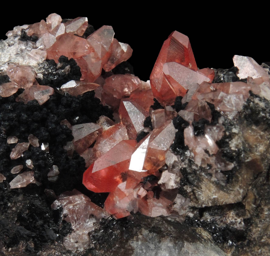 Rhodochrosite and Mn-oxides on Quartz from Uchucchaqua Mine, Oyon Province, Lima Department, Peru