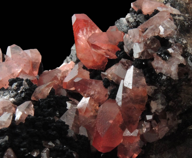 Rhodochrosite and Mn-oxides on Quartz from Uchucchaqua Mine, Oyon Province, Lima Department, Peru