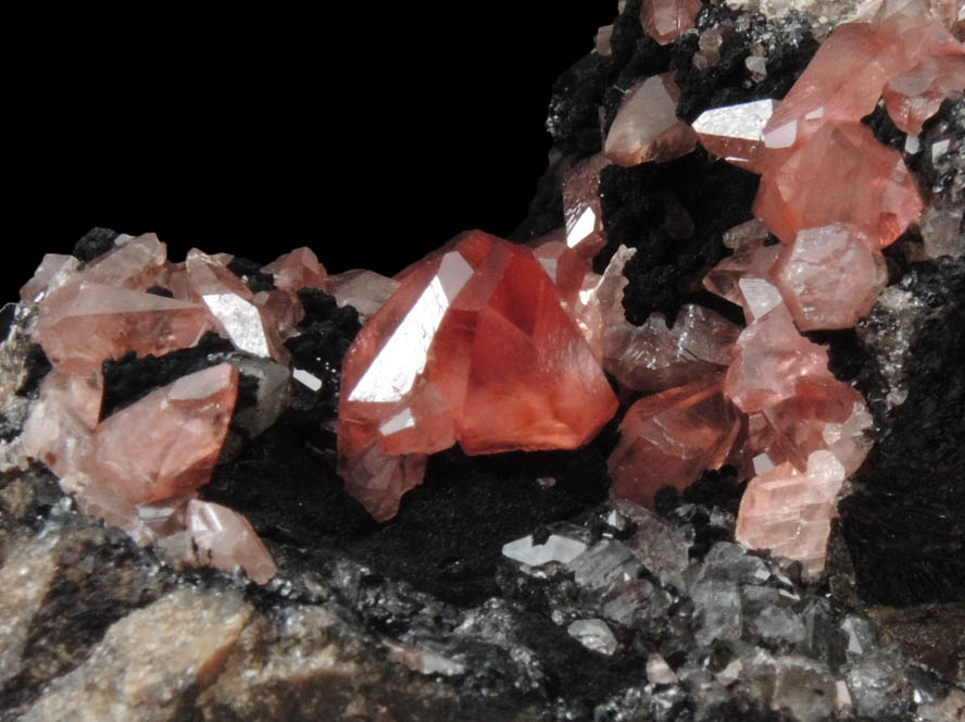 Rhodochrosite and Mn-oxides on Quartz from Uchucchaqua Mine, Oyon Province, Lima Department, Peru