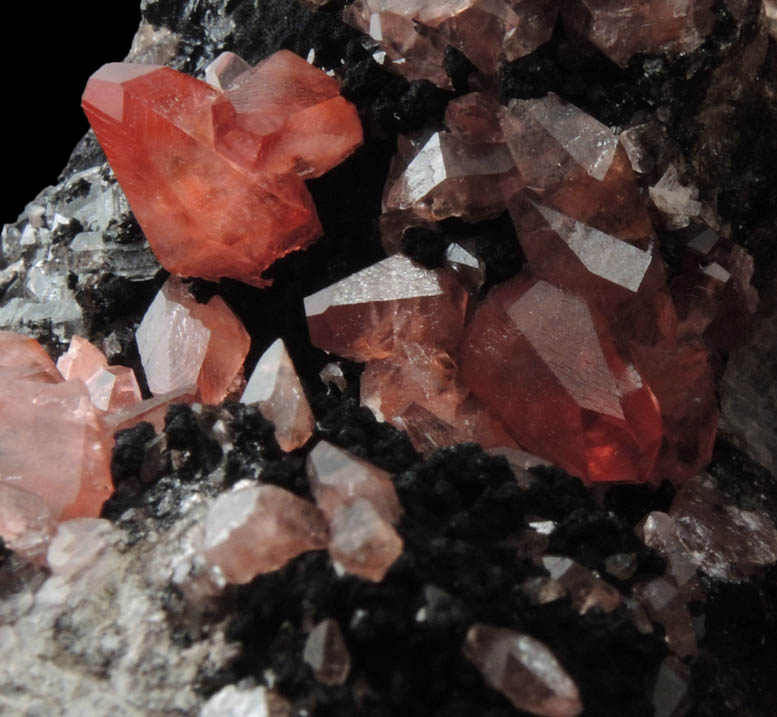 Rhodochrosite and Mn-oxides on Quartz from Uchucchaqua Mine, Oyon Province, Lima Department, Peru