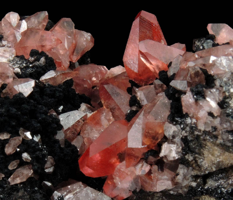 Rhodochrosite and Mn-oxides on Quartz from Uchucchaqua Mine, Oyon Province, Lima Department, Peru