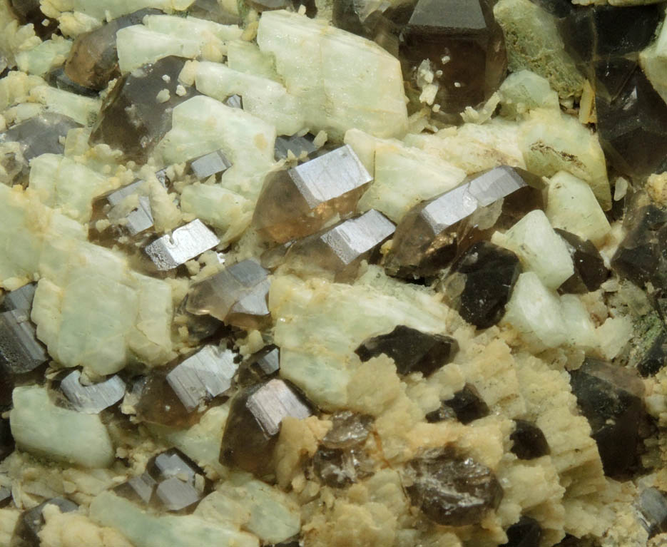 Microcline, Smoky Quartz, Albite from Moat Mountain, Oliver Diggings, Hale's Location, west of North Conway, New Hampshire