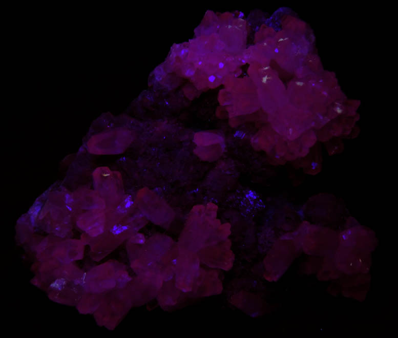 Photo below under shortwave ultraviolet illumination of Calcite from Recsk, Mátra Mountains, 85 km NE of Budapest, Heves County, Hungary Calcite from Recsk, Mátra Mountains, 85 km NE of Budapest, Heves County, Hungary