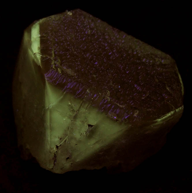 Photo below under shortwave ultraviolet illumination of Topaz (large crystal) from Shigar Valley, Skardu District, Gilgit-Baltistan, Pakistan Topaz (large crystal) from Shigar Valley, Skardu District, Gilgit-Baltistan, Pakistan
