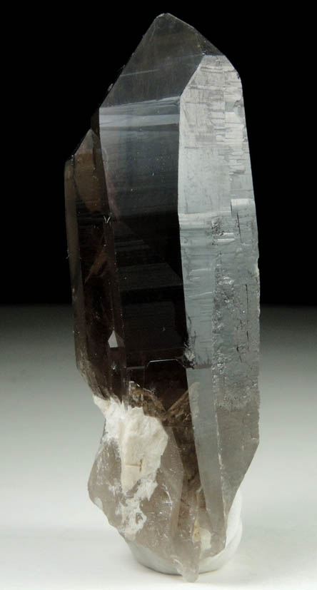 Quartz var. Smoky Quartz (Dauphin Law Twins) from Moat Mountain, west of North Conway, Carroll County, New Hampshire