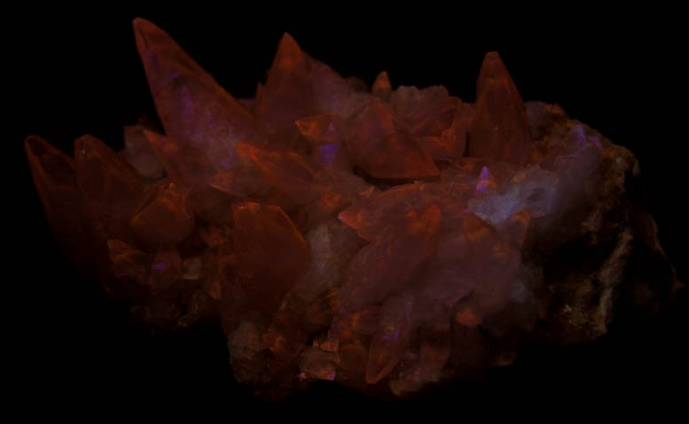Photo below under shortwave ultraviolet illumination of Calcite over Fluorite and Barite from Minerva #1 Mine, Cave-in-Rock District, Hardin County, Illinois Calcite over Fluorite and Barite from Minerva #1 Mine, Cave-in-Rock District, Hardin County, Illinois