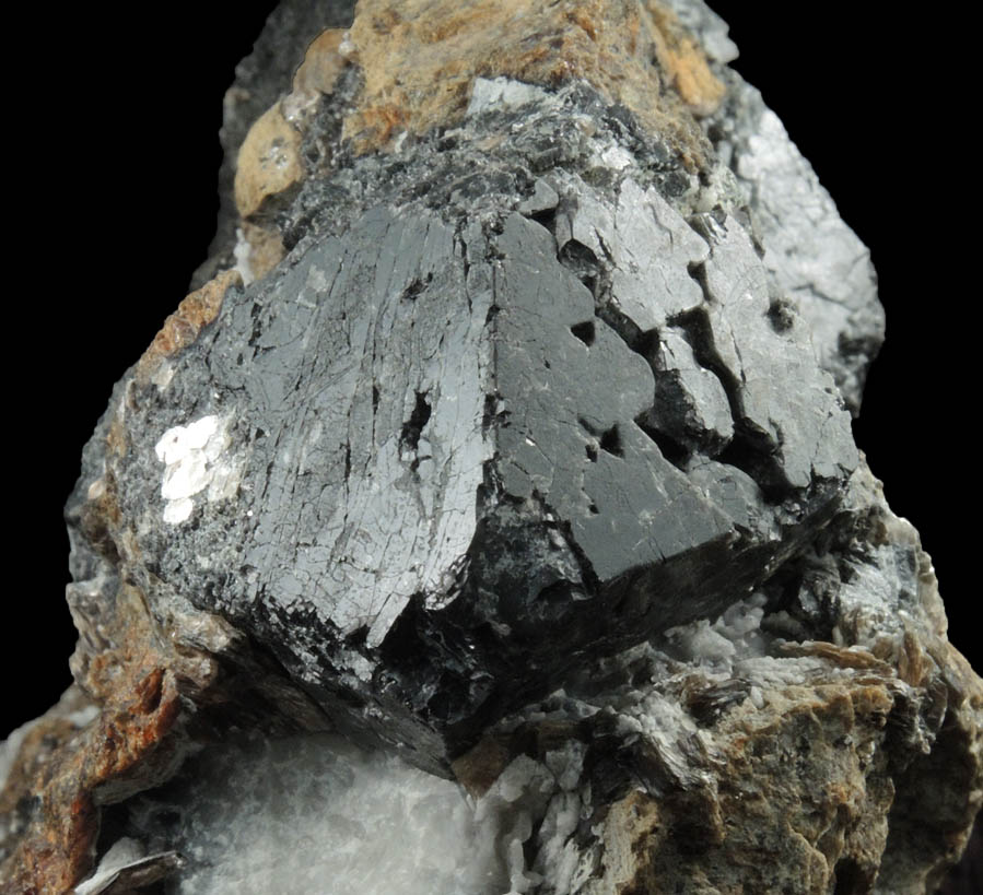 Spinel with Phlogopite in Calcite from Amity-Edenville marble belt, Warwick Township, Orange County, New York