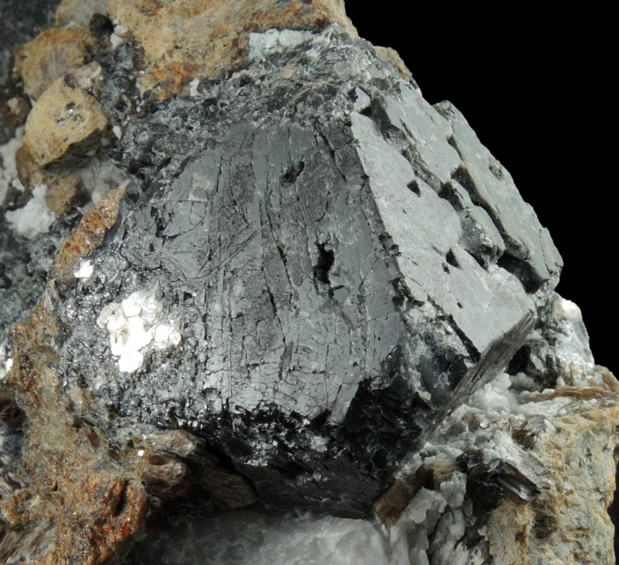 Spinel with Phlogopite in Calcite from Amity-Edenville marble belt, Warwick Township, Orange County, New York