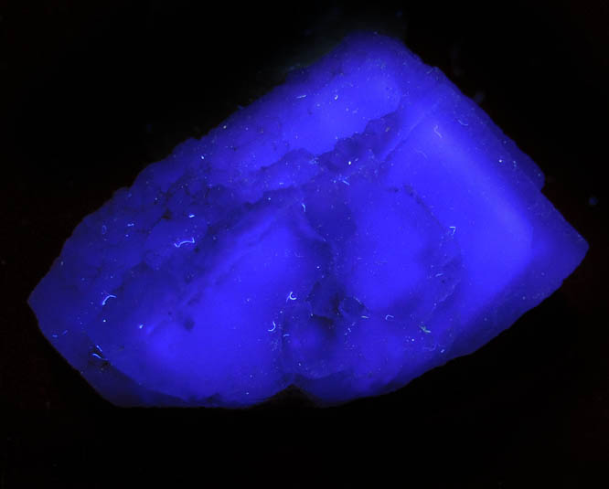 Photo below under longwave ultraviolet illumination of Fluorite (zoned crystal) from Middle Mountain, Carroll County, New Hampshire Fluorite (zoned crystal) from Middle Mountain, Carroll County, New Hampshire