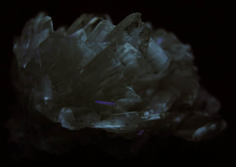 Photo below under shortwave ultraviolet illumination of Barite with minor Dolomite from Cerro Warihuyn, Huanuco Department, Peru Barite with minor Dolomite from Cerro Warihuyn, Huanuco Department, Peru