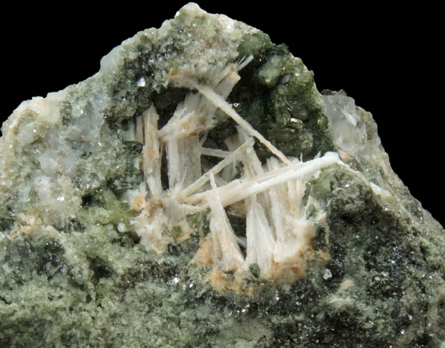 Scolecite on Vesuvianite from Piemonte, Italy