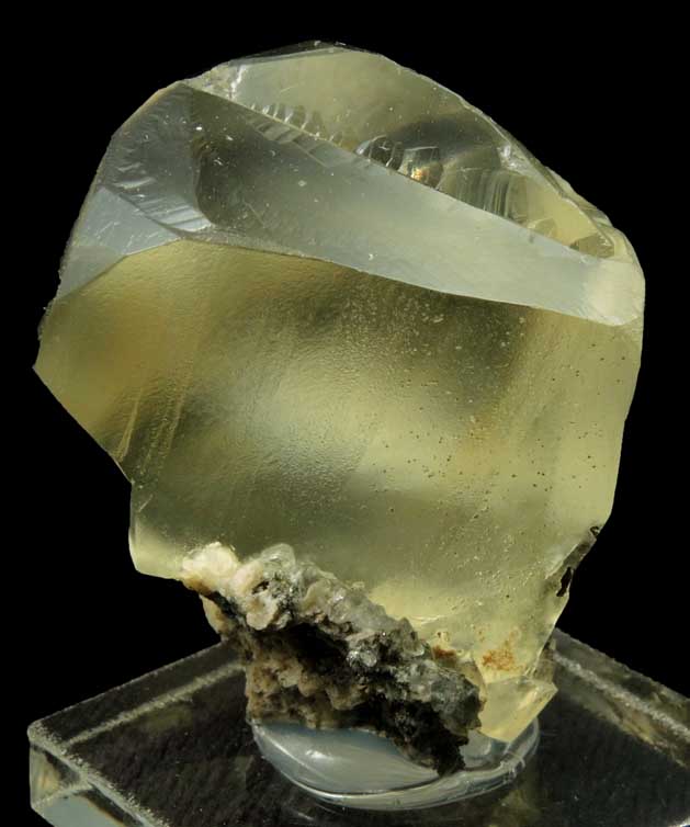 Calcite (interpenetrant twins) from Sokolovskiy-Sarbaiskiy Mine, Rudnyy, Kustanay Oblast, Kazakhstan