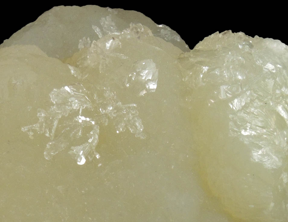 Smithsonite with Calcite and Hemimorphite overgrowth from Buena Tierra, Francisco Portillo, Santa Eulalia, Aquiles Serdn, Chihuahua, Mexico