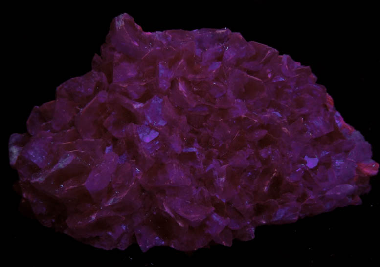 Photo below under shortwave ultraviolet illumination of Calcite from Tsumeb Mine, Otavi-Bergland District, Oshikoto, Namibia Calcite from Tsumeb Mine, Otavi-Bergland District, Oshikoto, Namibia
