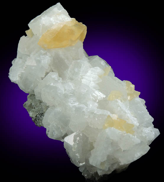 Hydroxyapophyllite-(K) (formerly apophyllite-(KOH)) with twinned Calcite from Goose Creek Quarry, near Leesburg, Loudon County, Virginia