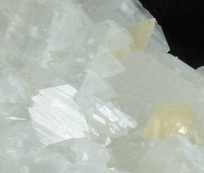 Hydroxyapophyllite-(K) (formerly apophyllite-(KOH)) with twinned Calcite from Goose Creek Quarry, near Leesburg, Loudon County, Virginia