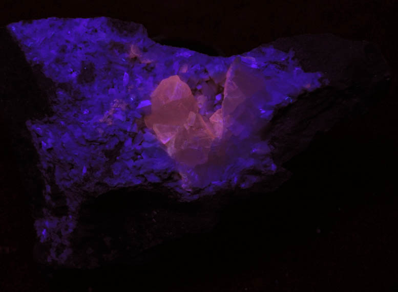 Laumontite and Calcite from O and G Industries Southbury Quarry, Southbury, New Haven County, Connecticut