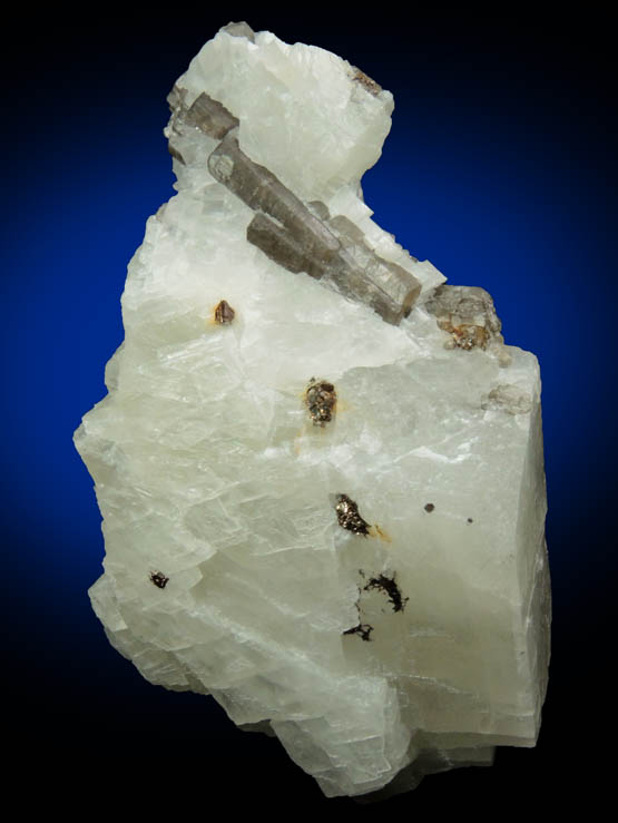 Fluorapatite in Calcite from Lime Crest Quarry (Limecrest), Sussex Mills, 4.5 km northwest of Sparta, Sussex County, New Jersey
