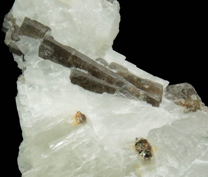 Fluorapatite in Calcite from Lime Crest Quarry (Limecrest), Sussex Mills, 4.5 km northwest of Sparta, Sussex County, New Jersey