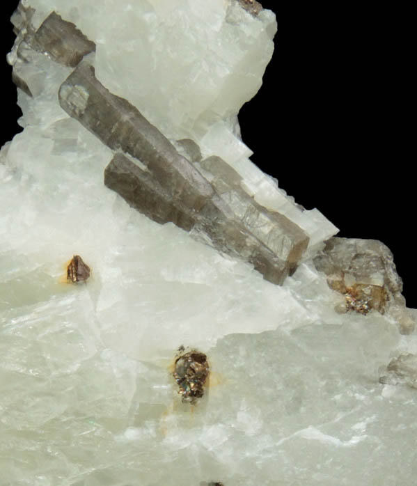 Fluorapatite in Calcite from Lime Crest Quarry (Limecrest), Sussex Mills, 4.5 km northwest of Sparta, Sussex County, New Jersey