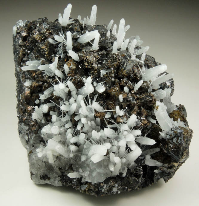 Quartz and Chalcopyrite on Sphalerite from Huaron District, Cerro de Pasco Province, Pasco Department, Peru