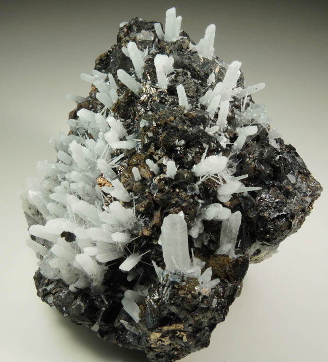 Quartz and Chalcopyrite on Sphalerite from Huaron District, Cerro de Pasco Province, Pasco Department, Peru