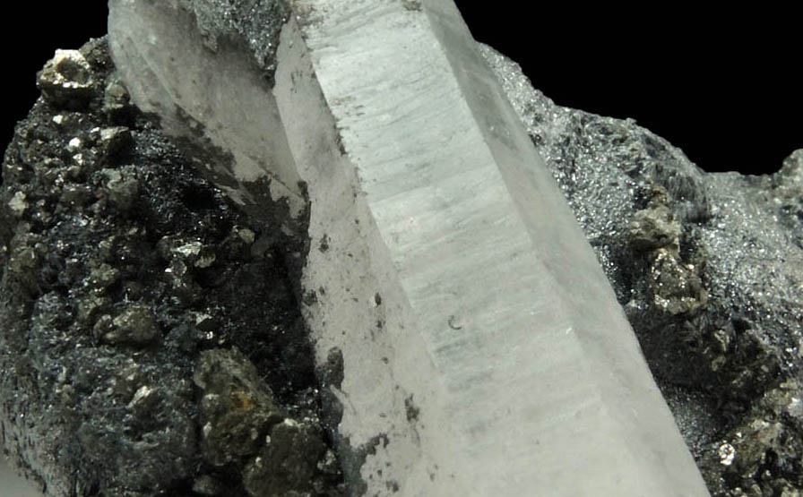 Quartz on Bournonite with Chalcopyrite and Jamesonite-Boulangerite from Yaogangxian Mine, Nanling Mountains, Hunan, China