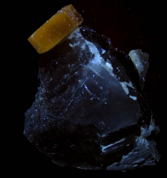 Fluorapatite and Quartz from Darra-i-Pech, Kunar Province, Afghanistan