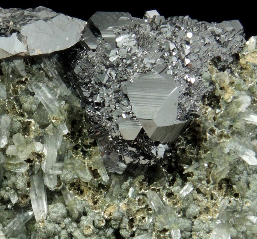 Sphalerite, Quartz, Johannsenite from Deveti Septemvri Mine, Mogilata ore body, Madan District, Rhodope Mountains, Bulgaria