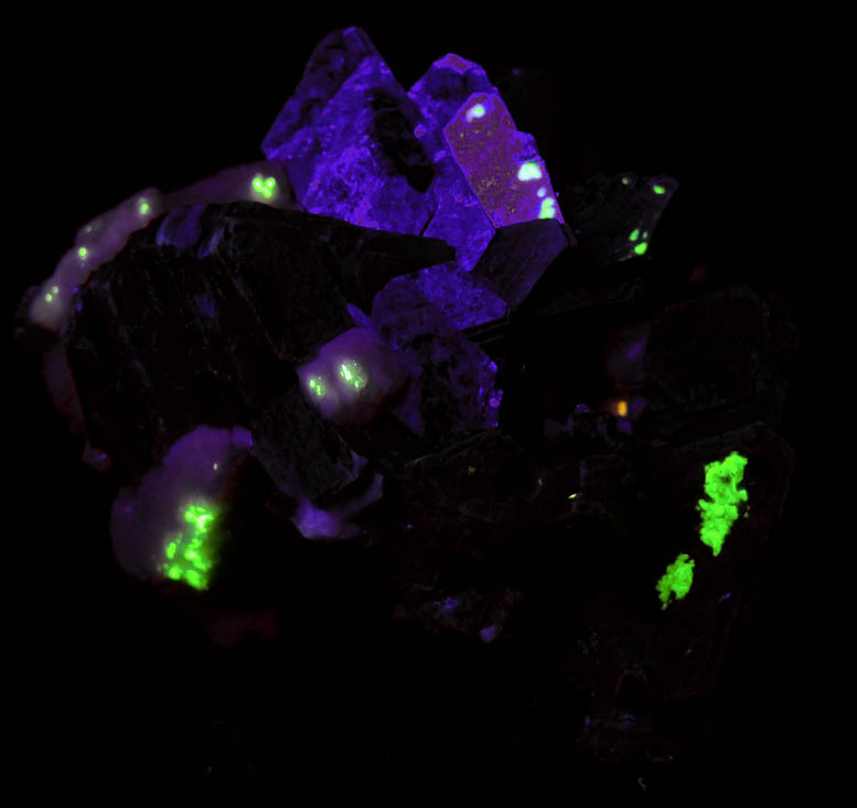 Fluorapatite, Muscovite, Albite, Hyalite Opal from Dassu, Braldu Valley, Baltistan, Gilgit-Baltistan, Pakistan