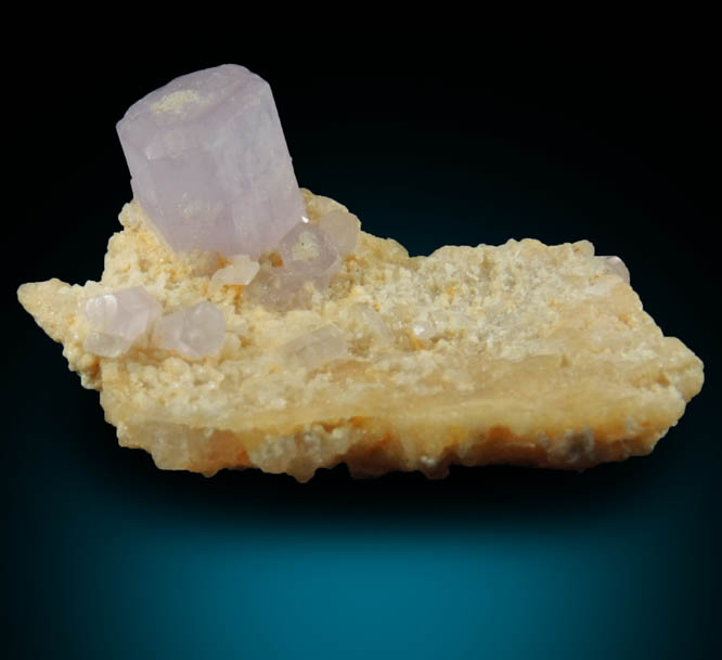 Fluorapatite on Muscovite-Cookeite from Darra-i-Pech, Kunar Province, Afghanistan